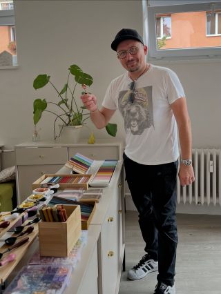 První návštěvy v novém obchůdku a jedna vzácnější než druhá - náš ostravský fenomén @jirikrhut a moje prababička (91 let)...